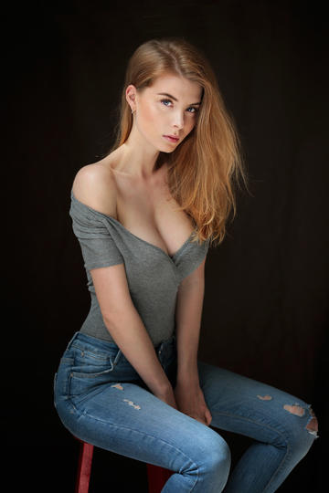 暗卫抵开腿承欢男男肉